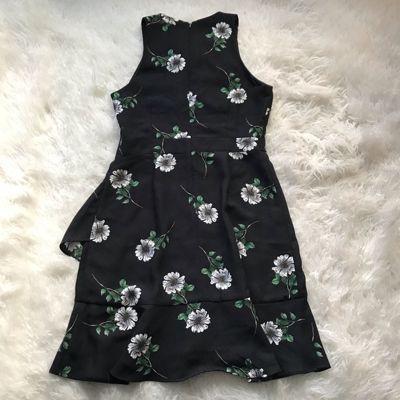 Banana Republic Black Floral Ruffle Racerback 👗 - Picture 8 of 8